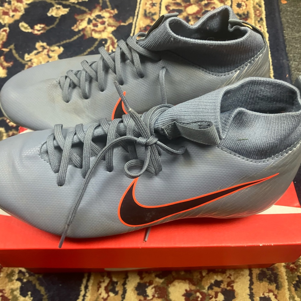 Nike athletic brand air zoom mercurial lightweight soccer cleats sneakers sz 5.5